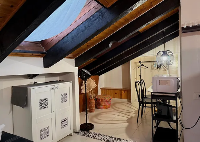 Hosting Dreams Attics - Duomo 아파트