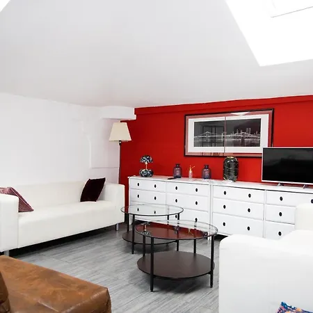 Hosting Dreams Attics - Duomo Apartment *