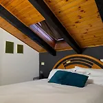 Hosting Dreams Attics - Duomo Lägenhet Milano