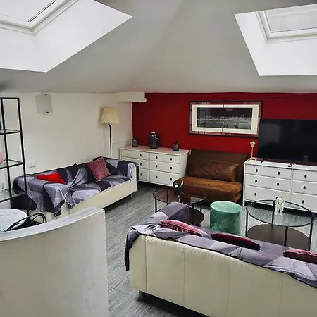 Hosting Dreams Attics - Duomo Apartmán