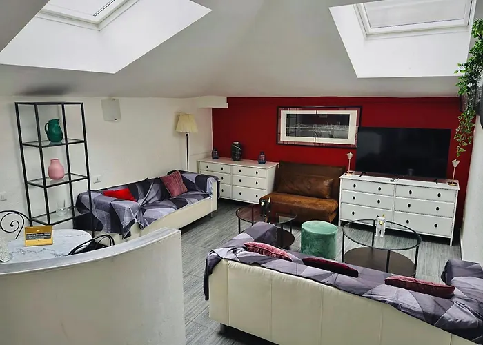 Hosting Dreams Attics - Duomo Apartment